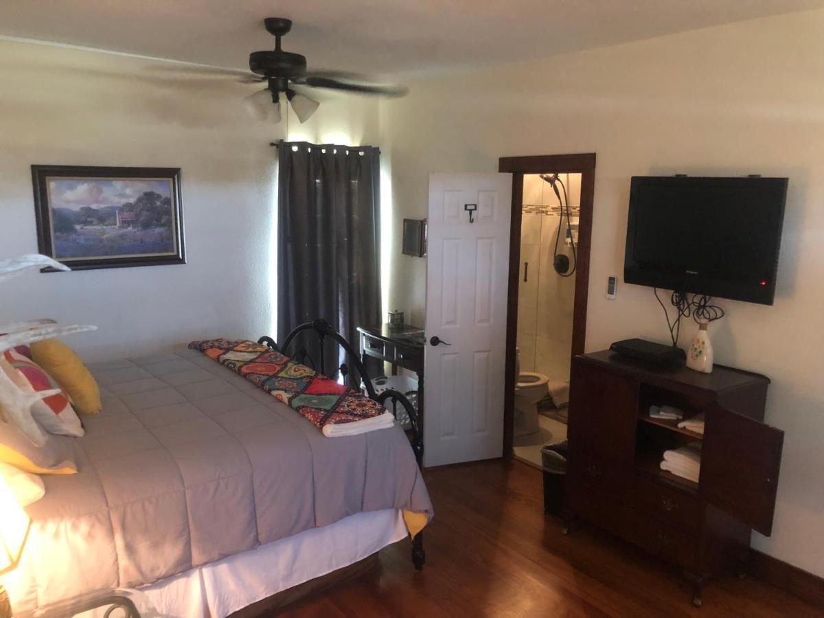 フレデリックスバーグ Dry Creek Bed & Breakfast エクステリア 写真