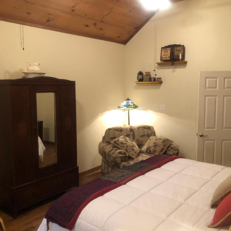 フレデリックスバーグ Dry Creek Bed & Breakfast エクステリア 写真