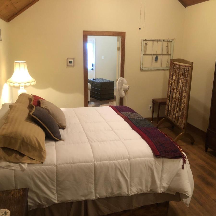 フレデリックスバーグ Dry Creek Bed & Breakfast エクステリア 写真