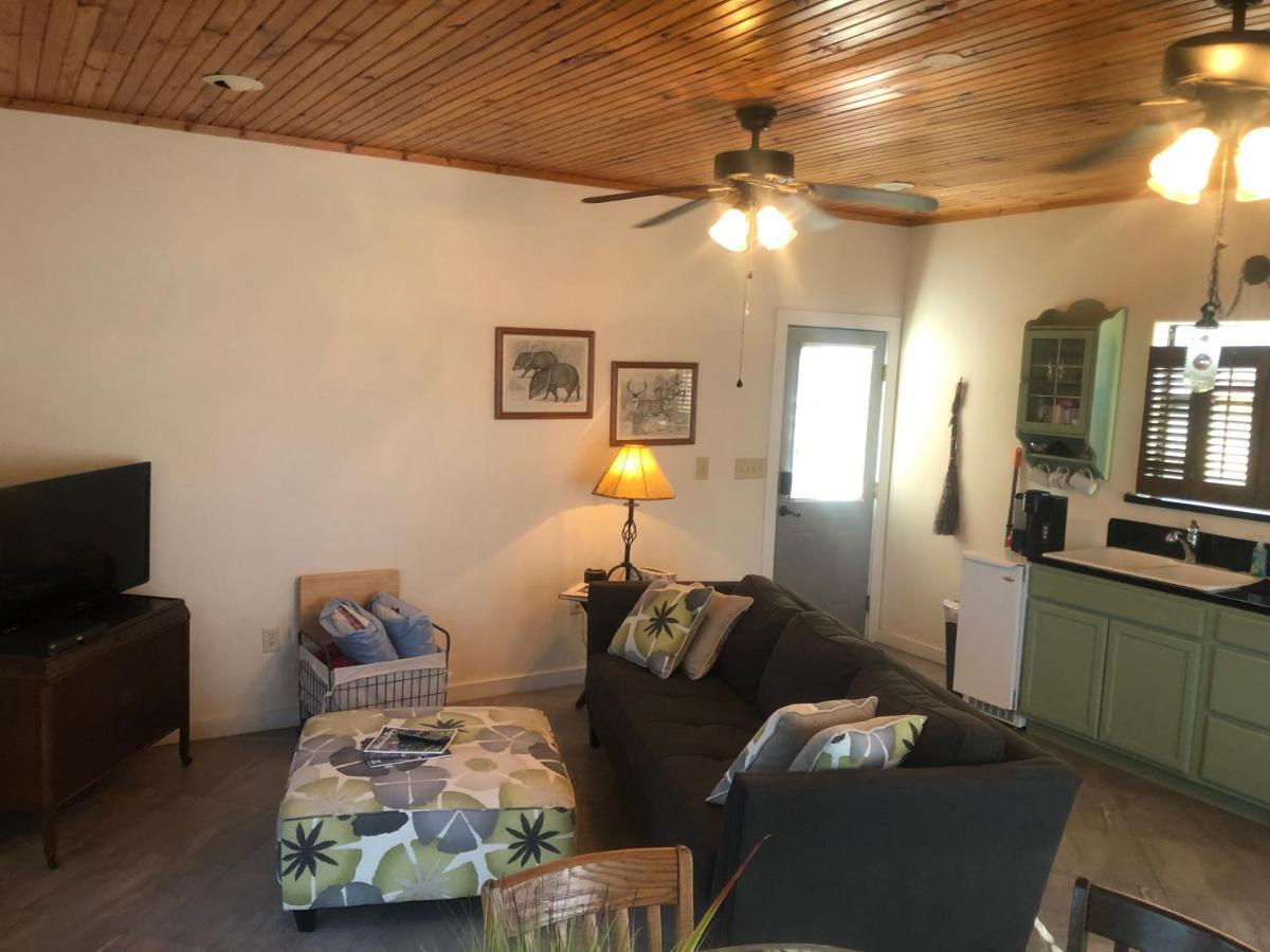 フレデリックスバーグ Dry Creek Bed & Breakfast エクステリア 写真